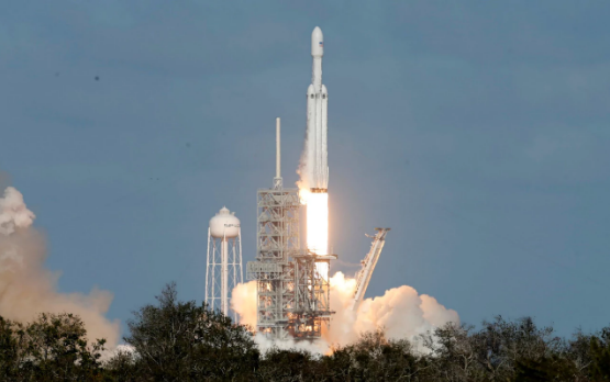SpaceX獵鷹重型火箭首飛成功！馬斯克的特斯拉跑車(chē)上太空了
