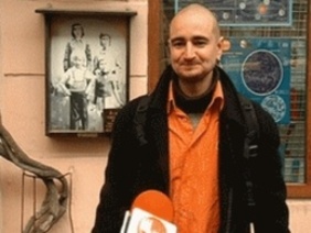 Poet proposes to Ukraine PM <BR>詩(shī)人向?yàn)蹩颂m總理求婚