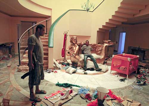 卡扎菲住所驚現(xiàn)“我親愛的”賴斯相冊(cè)