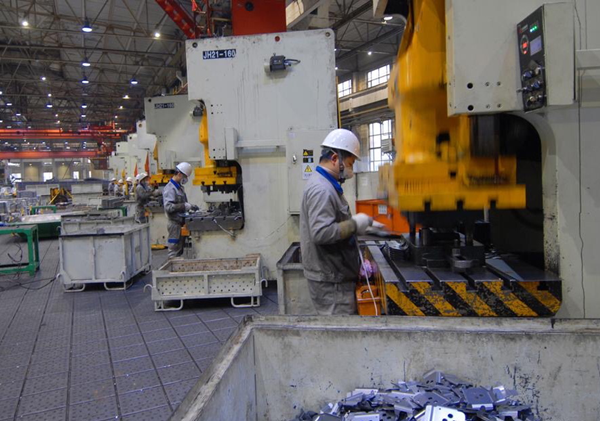 Nation's leading truck maker resumes production