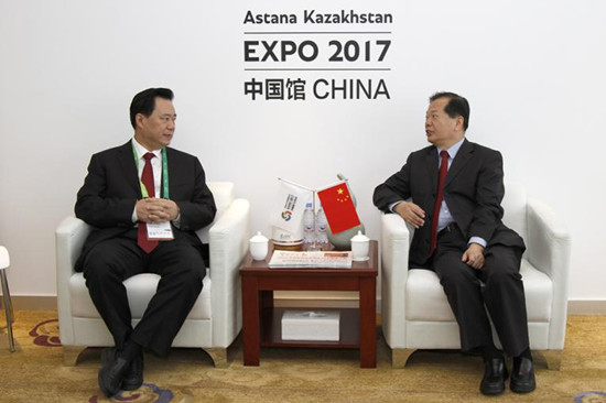 王錦珍副會(huì)長(zhǎng)在中國(guó)館會(huì)見(jiàn)河北省副省長(zhǎng)王曉東<BR>