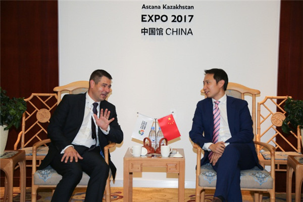 捷克工商部部長吉里•哈弗里賽克參觀中國館：中國日益展現(xiàn)負責任大國形象，新能源技術將受益全球