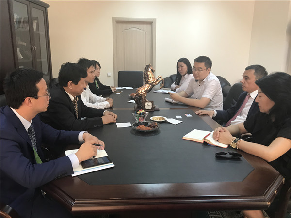 哈薩克斯坦國際通訊社社長阿斯哈爾•奧瑪若夫高度評價中國館對阿斯塔納世博會的貢獻
