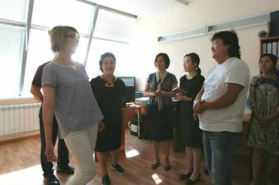 阿斯塔納世博會(huì)中國(guó)館政府副代表、館長(zhǎng)朱凌燕率隊(duì)赴哈薩克斯坦國(guó)立藝術(shù)大學(xué)參觀調(diào)研