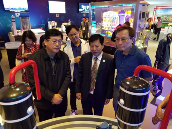 中國石油化工集團副總經(jīng)理焦方正參觀中國館：感謝提供國際展示舞臺