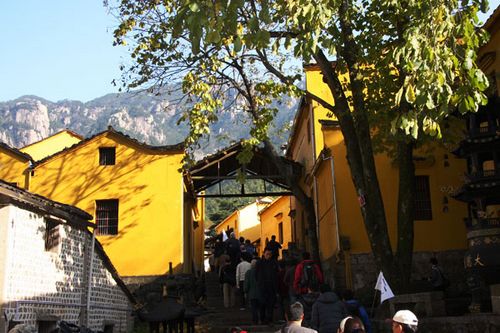 The Buddhist Appeal of Jiuhua Mountain