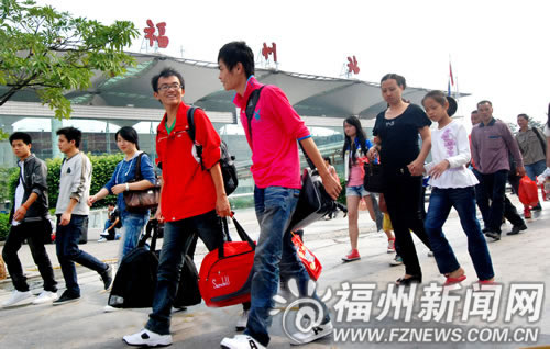 福州火車站迎來返程客流高峰 日發(fā)送旅客5.5萬人