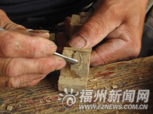 木雕名匠張?jiān)凳炙嚍l臨失傳　九指神刀無人接刀