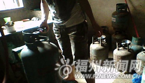 倉(cāng)山隱藏“定時(shí)炸彈”　商家充裝超期未檢測(cè)鋼瓶