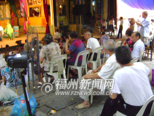 榕市區(qū)4公園新添便民納涼點 增設(shè)飲水機電風(fēng)扇等