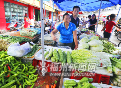 城管上街勸導(dǎo)頗有效　流動攤點入駐全日市新攤位