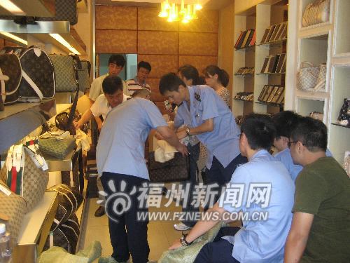 長樂查獲近千件假冒LV和香奈兒　標(biāo)價(jià)金額約45萬