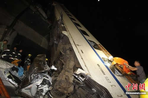 往福州方向兩列動(dòng)車溫州境內(nèi)追尾 已致35死192傷