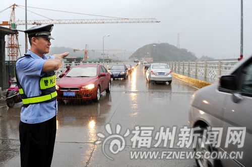福州“南大門第一哨”　執(zhí)勤民警風(fēng)雨無(wú)阻守關(guān)卡