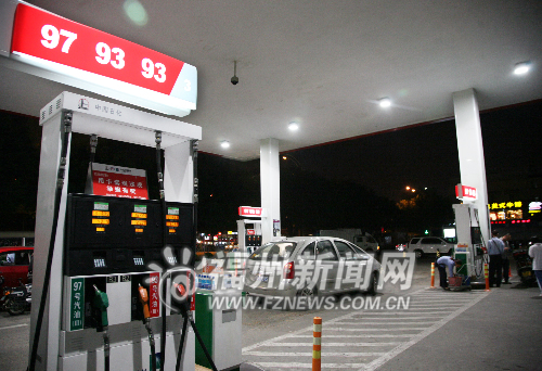 汽柴油9日起每噸下調(diào)300元　16個(gè)月以來首次降價(jià)