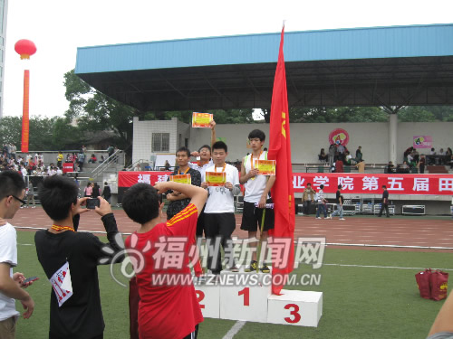榕城高校運(yùn)動(dòng)會(huì)接連開幕　場(chǎng)上比體力場(chǎng)下拼創(chuàng)意
