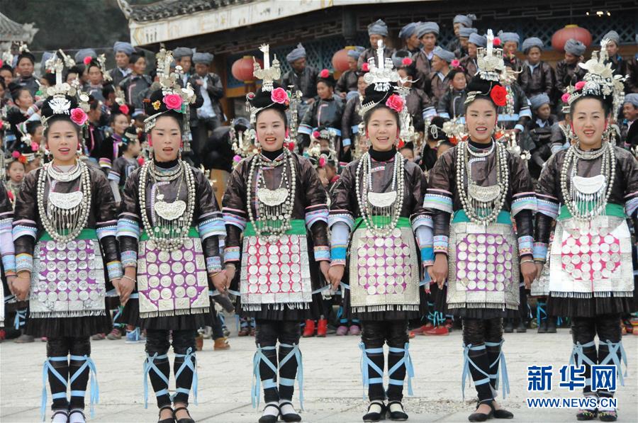 Thousands of villagers join voices for Dong choir singing