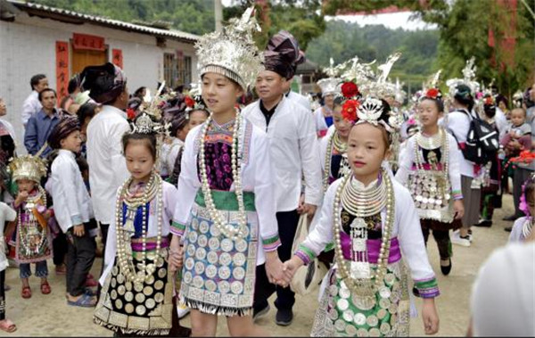 Zhejiang students experience Dong customs in Guizhou