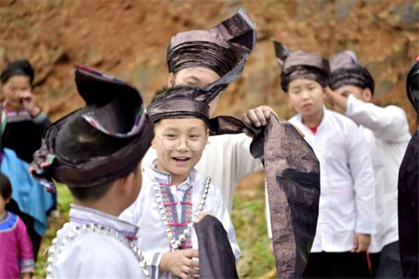Zhejiang students experience Dong customs in Guizhou