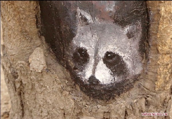 Incredible tree hollow painting