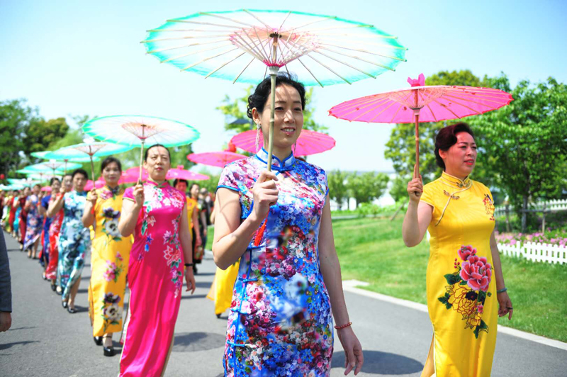 'Sanyuesan' festival in foreigners' eyes