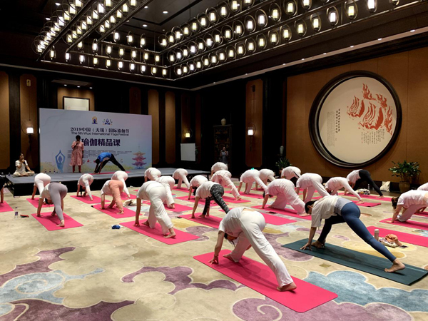 International yoga festival kicks off in Wuxi