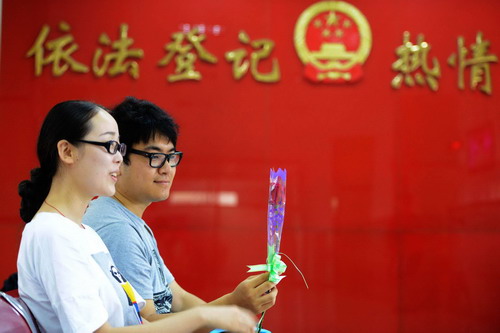Couples tie the knot on Qixi