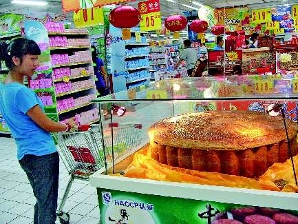 山東濟寧：超大月餅，200斤！