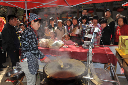 2011泰山東岳廟會(huì)在山東泰安舉行
