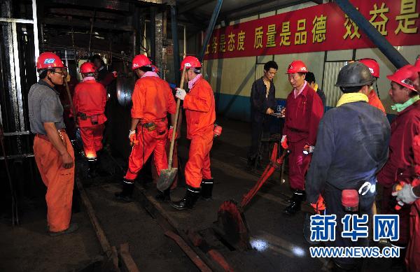 棗莊防備煤礦井仍有3火點(diǎn) 距被困區(qū)域最近有60米
