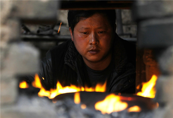 <EM>'A Bite of China'</EM> boosts sales of iron pans in E China
