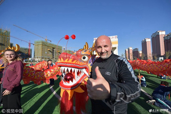 Expats experience traditional martial arts in Liaocheng