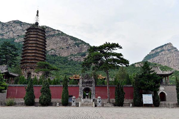 Tower in Jueshan Temple under renovation
