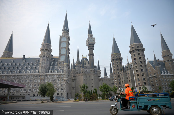 China's very own Hogwarts<BR>河北現(xiàn)山寨魔法學(xué)院(圖)