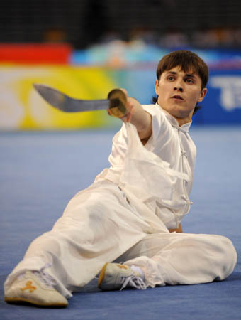 Andrii Koval of Ukraine performs during men&apos;s Daoshu (broadsword play) of the Beijing 2008 Wushu Competition in Beijing, China, Aug. 21, 2008. Andrii Koval ranked 8th in men&apos;s Daoshu competition with a score of 9.35. (Xinhua/Chen Yehua)