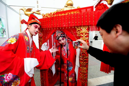 Wedding-themed expos are held in two cities