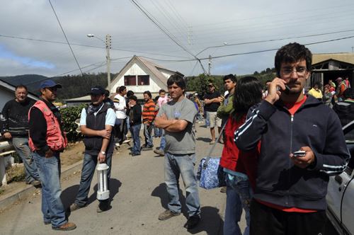 Strong aftershocks rattle Chile as new leader sworn in