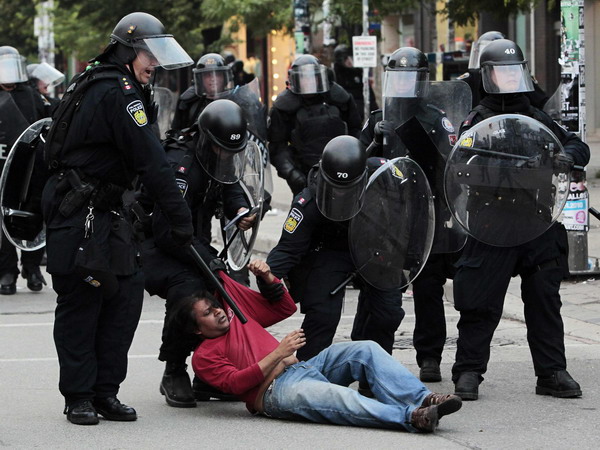 Thousand protest against G20 summit in Toronto