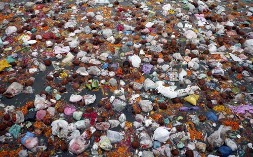 Worshipping offerings pollute Indian river