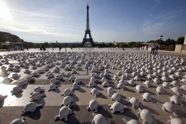 Helmets exhibition in Paris marks the end of WWII