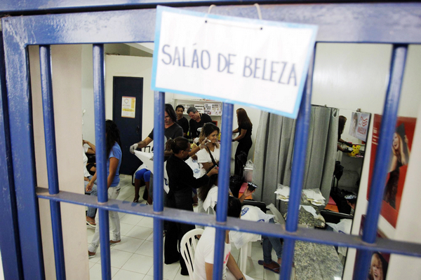 Inmate beauties compete for 'Miss Penitentiary' 