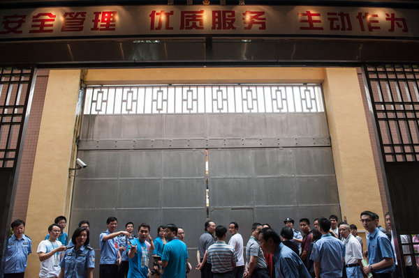 Life at white-collar detention center
