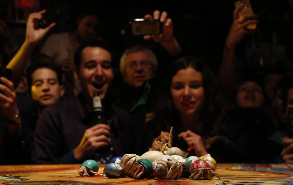 Sydney's quirky night out:pub crab race
