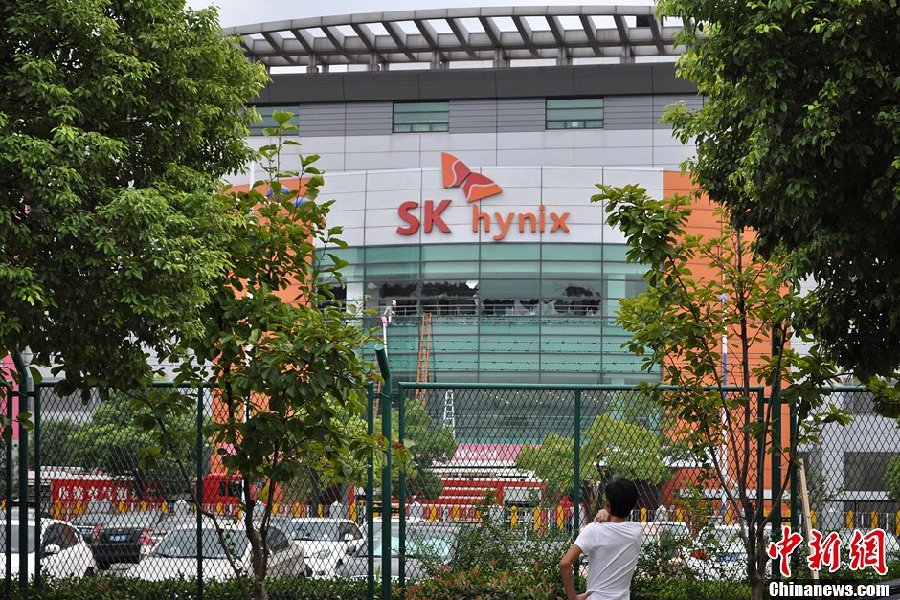 無錫一韓資企業(yè)突發(fā)火災 黑煙蔓延數(shù)公里
