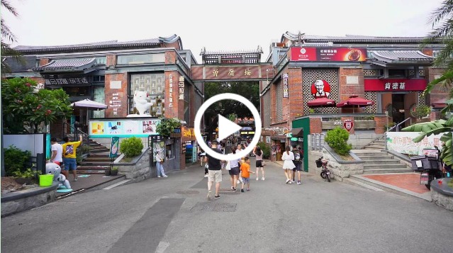 Free water bottles handed out in Siming