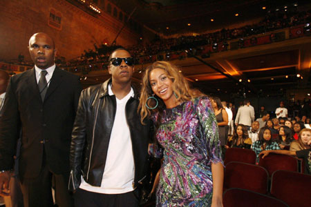 Beyonce smiles after winning the Best Female R&B artist award at BET Awards '09 in L.A.