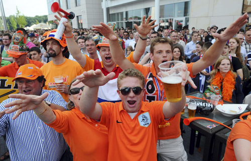 Brazil, Netherlands make into quarters
