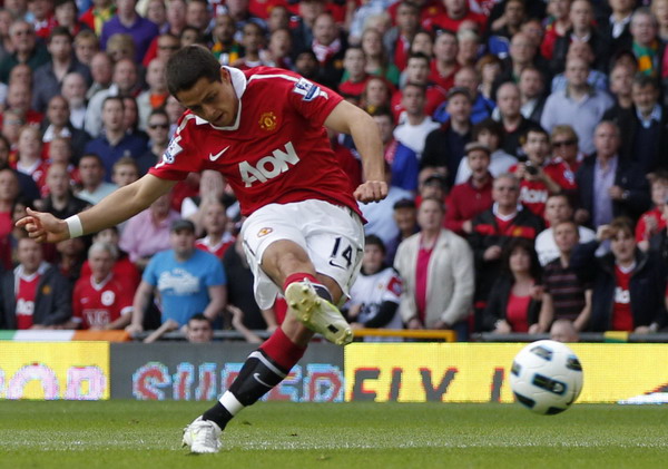 Man United scorch Chelsea to close on title