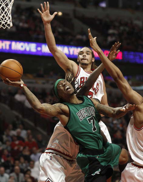 NBA：公牛血戰(zhàn)過(guò)關(guān) 綠衫軍客場(chǎng)失利排名第四