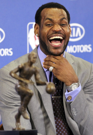 NBA宣布詹姆斯當(dāng)選常規(guī)賽MVP最有價(jià)值球員
